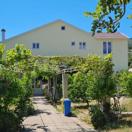 Apartments Figa Orebić Екстериор снимка