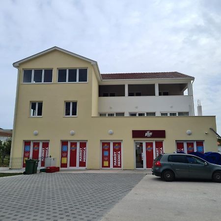 Apartments Figa Orebić Екстериор снимка